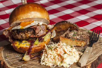 _2018-08-13_16_04_two guys grille main.jpg